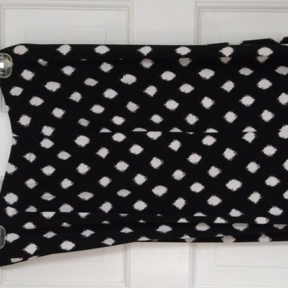 Chico's soft flowing slacks. Size 1. Black background with soft white diamonds.